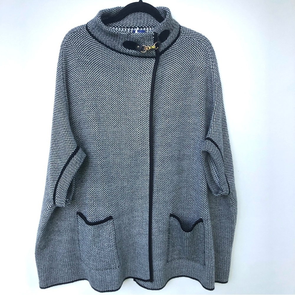APT 9 Black/White One Size Faux Leather Collar Closure Detail Sweater Poncho